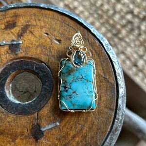 Turquoise gold pendant